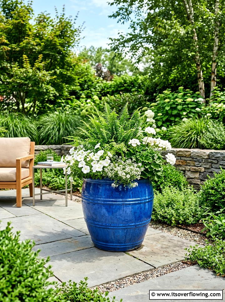 Blue ceramic pot - 25 garden decor ideas with colorful accents