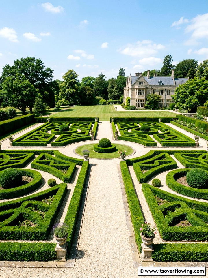 Boxwood hedge garden - 25 creative garden ideas with minimal planting palette