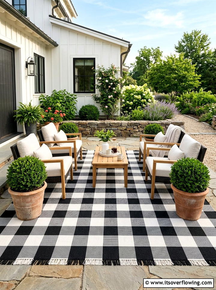 Buffalo Check Outdoor Rug - 25 backyard decorating ideas with farmhouse accents