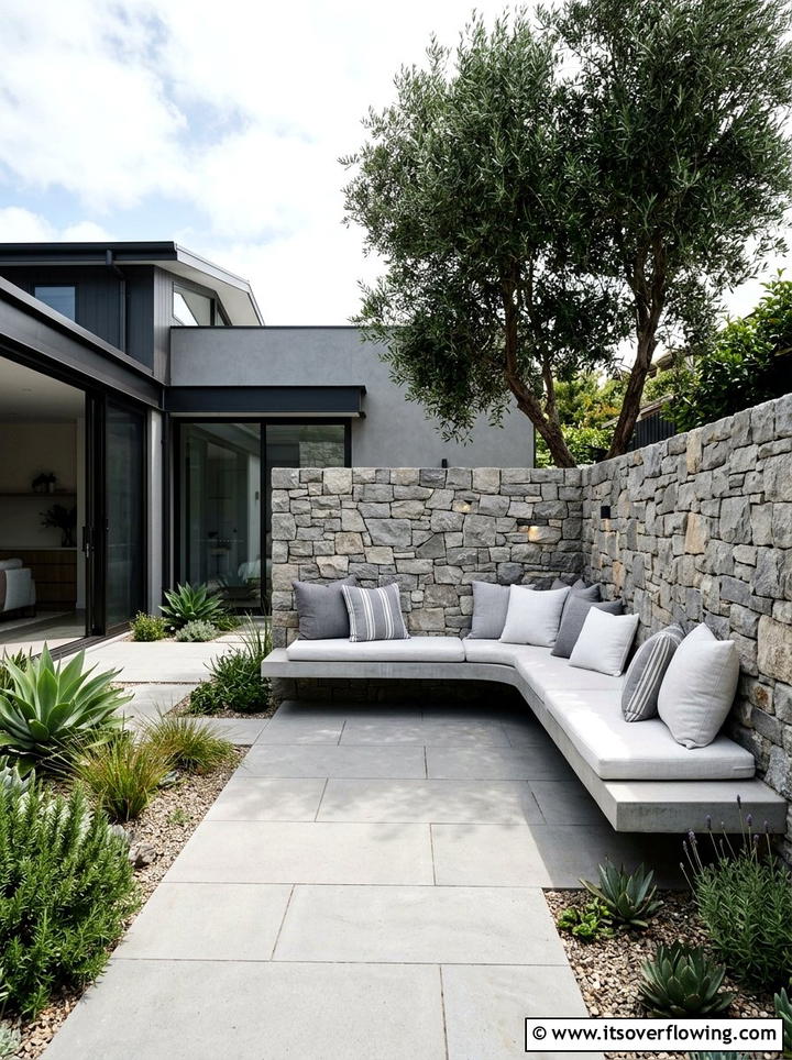 Built In Bench - 25 garden ideas for small spaces