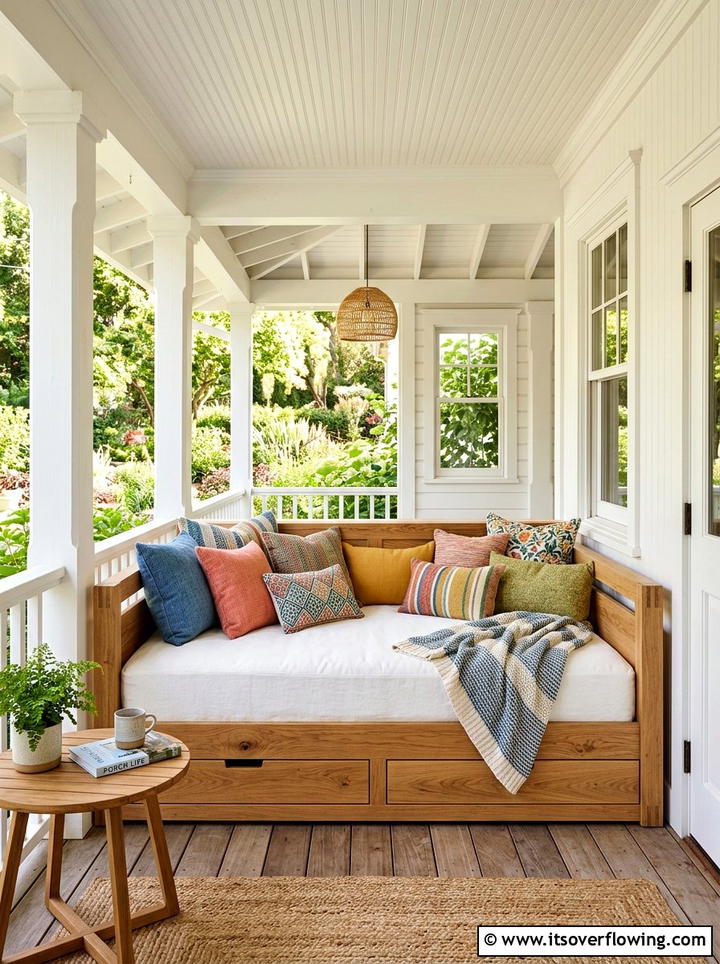 Built In Daybed - 25 backyard ideas with built in seating
