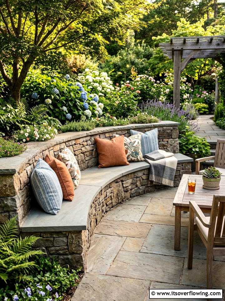 Built in garden bench - 25 garden design ideas with retaining walls