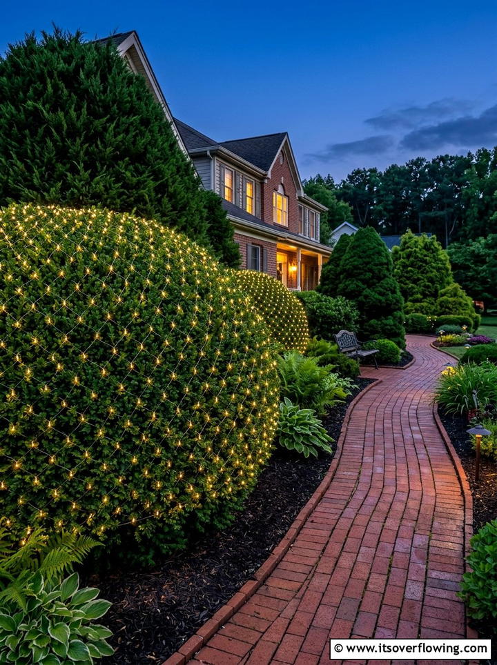 Bush net lights - 25 backyard decorating ideas with holiday lights