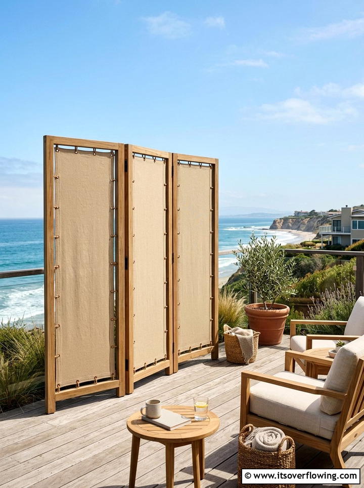 Canvas fabric screen - 25 small garden ideas with privacy screens