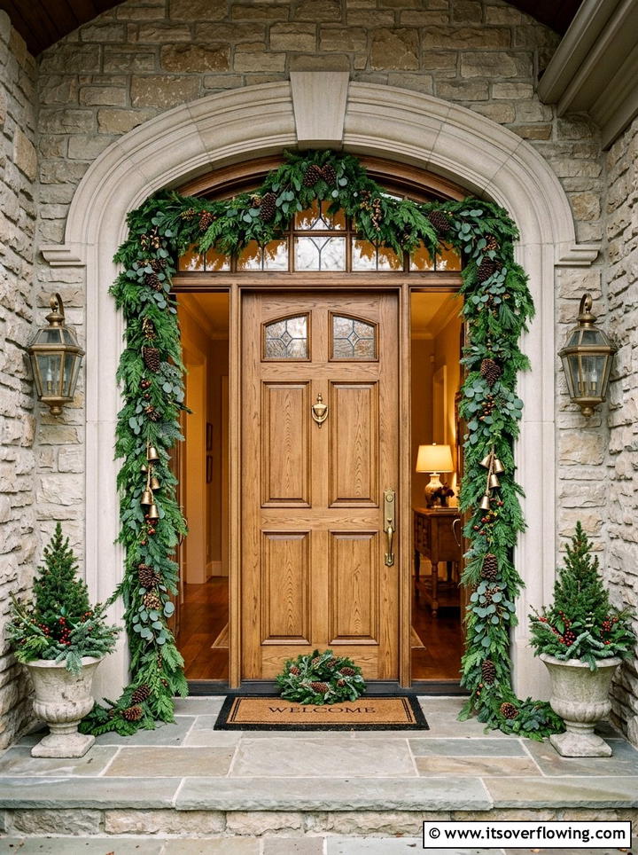 Cedar Door Garland - 25 front porch decor ideas for winter