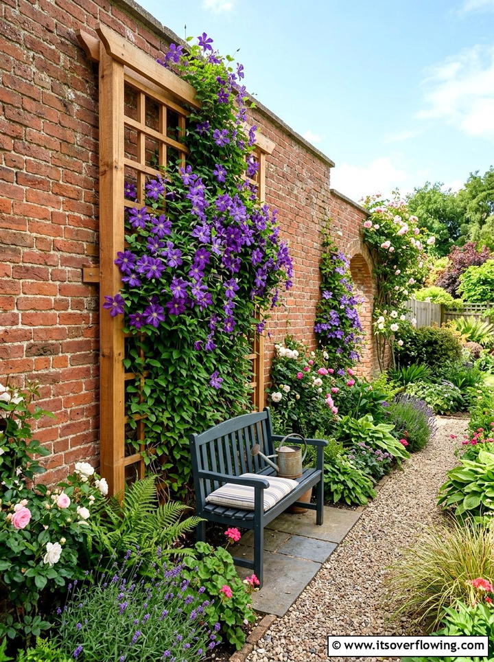 Cedar Wood Trellis - 25 cheap garden ideas for backyard