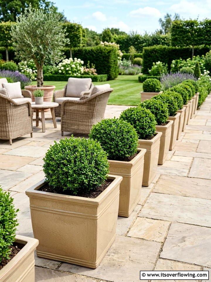 Ceramic Pot Patio Border - 25 garden decor ideas with ceramic planters
