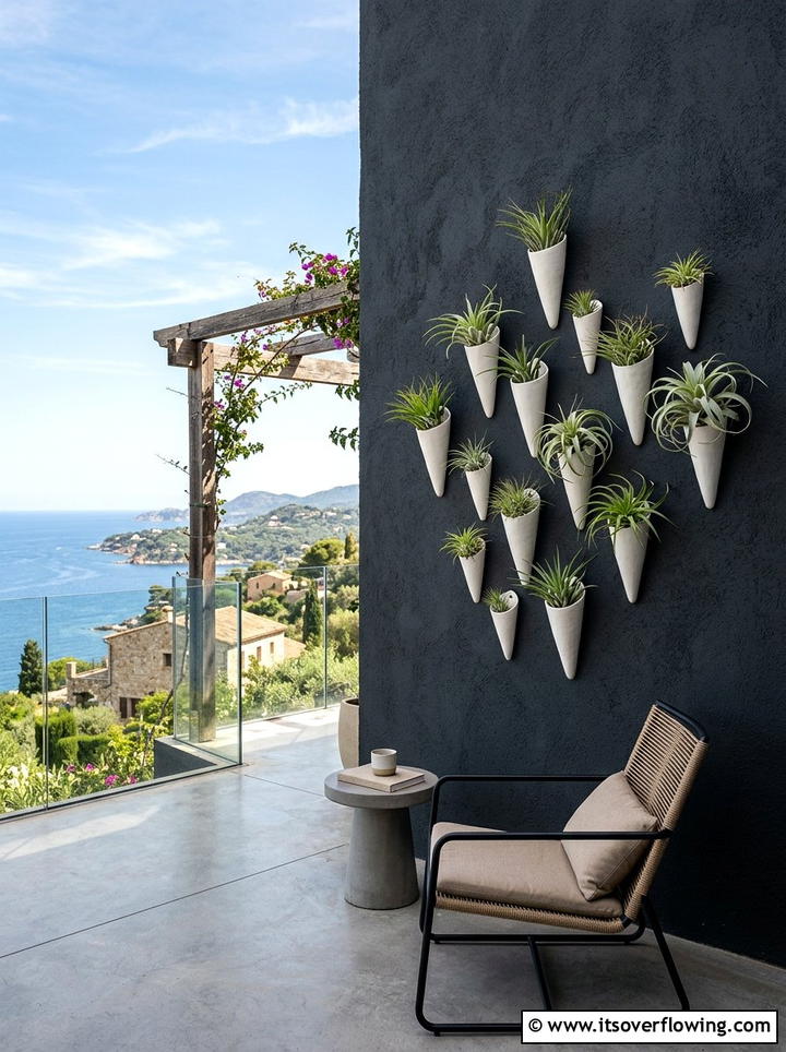 Ceramic wall cones - 25 small garden ideas with wall planters