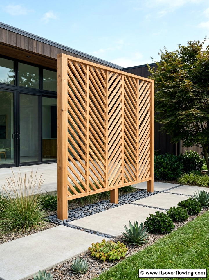 Chevron Pattern Trellis For Modern Yard - 25 small garden ideas with trellis