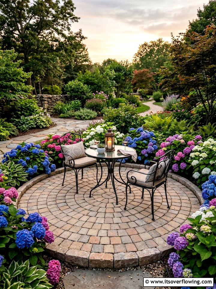 Circular Paver Seating Area - 25 backyard ideas with pavers