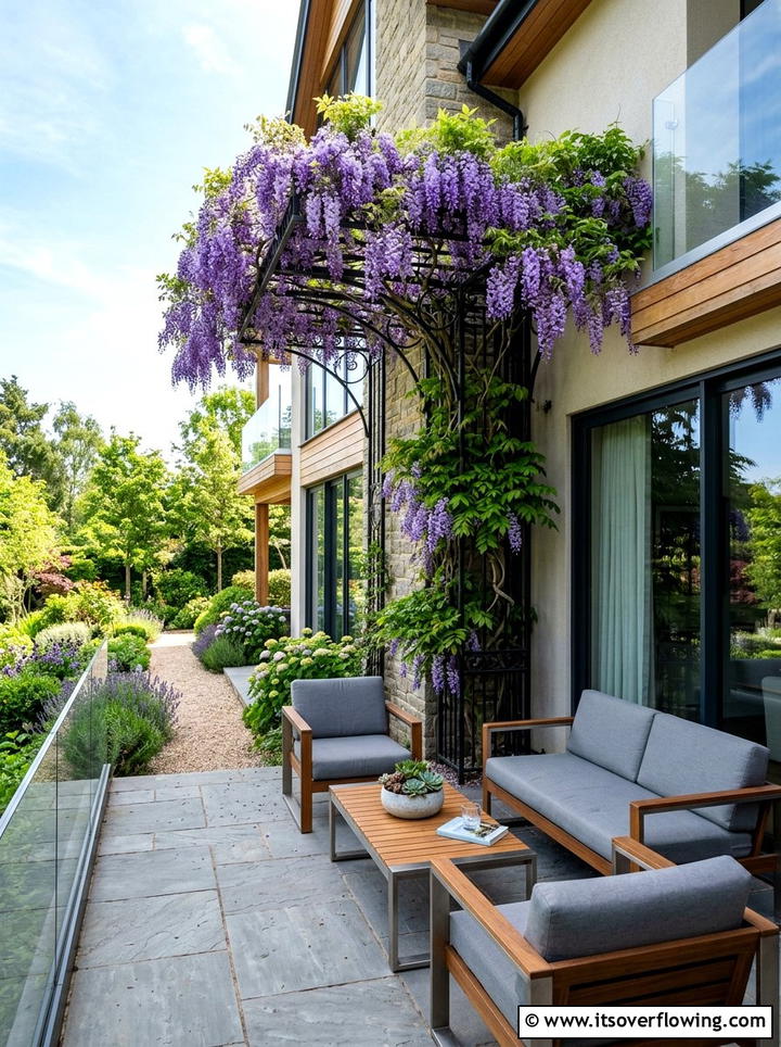 Climbing Vine Trellis - 25 creative garden ideas for patios