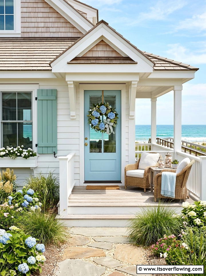 Coastal Front Entry - 25 front porch decor ideas with hydrangea wreath