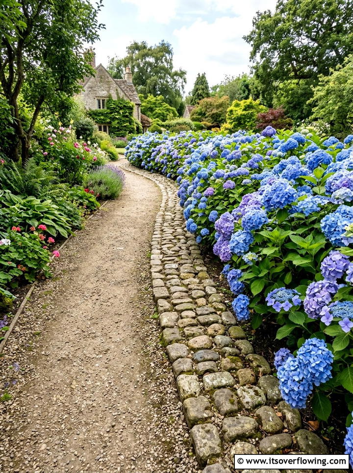 Cobblestone garden border - 25 garden ideas with rocks