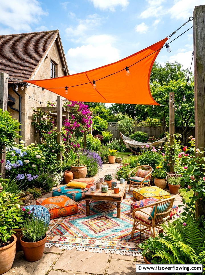 Colorful Backyard Sun Sail - 25 backyard ideas with shade sail