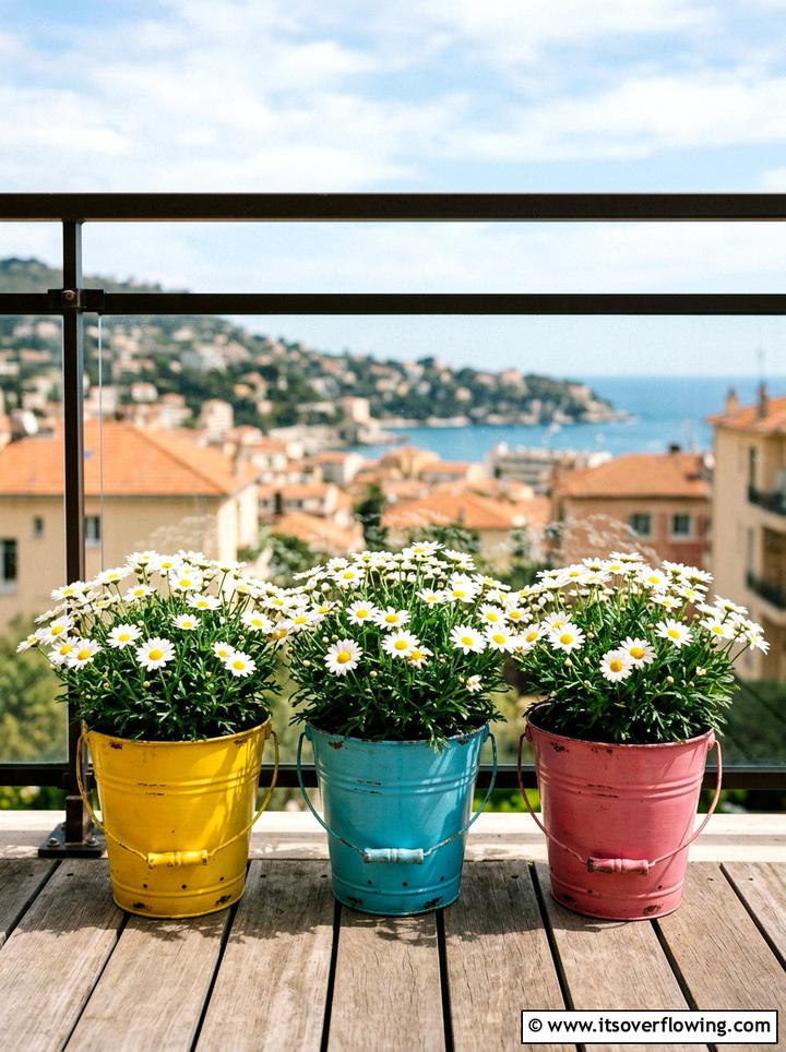 Colorful metal buckets - 25 garden decor ideas for apartments