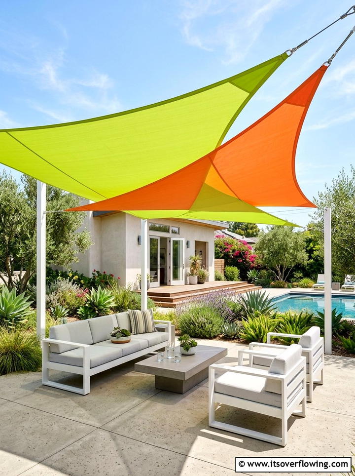 Colorful outdoor shade sail - 25 backyard decorating ideas with shade sail