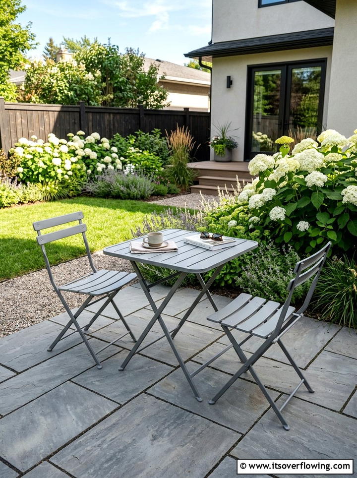 Compact metal patio set - 25 small garden ideas with foldable seating