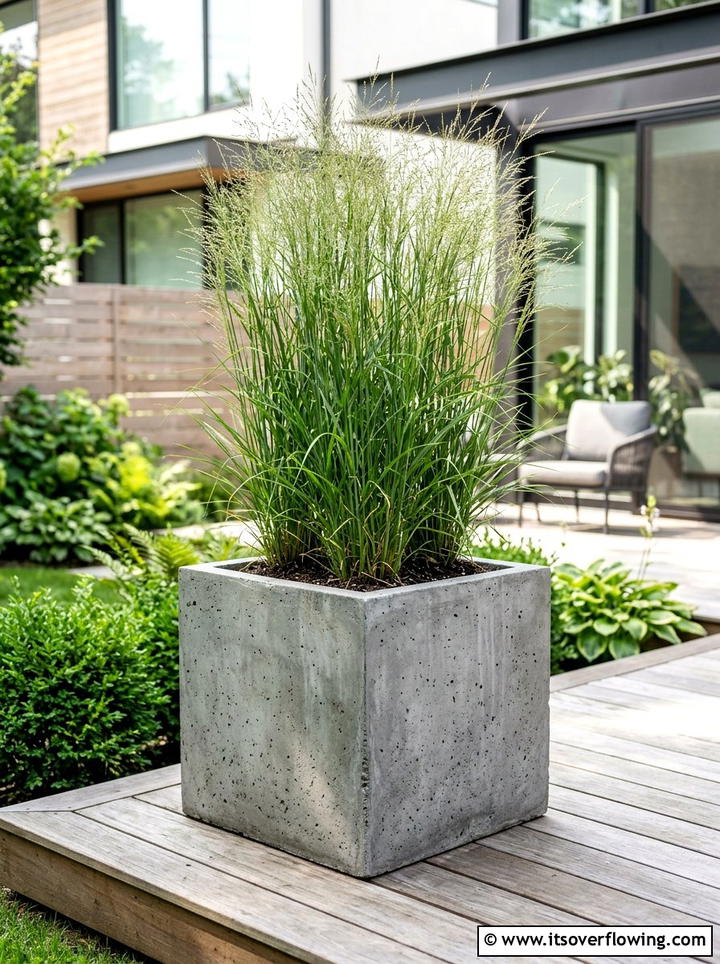 Concrete scrap planter box - 25 upcycled garden ideas with concrete scraps