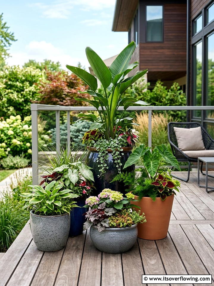 Container garden arrangement - 25 creative garden ideas with low maintenance design