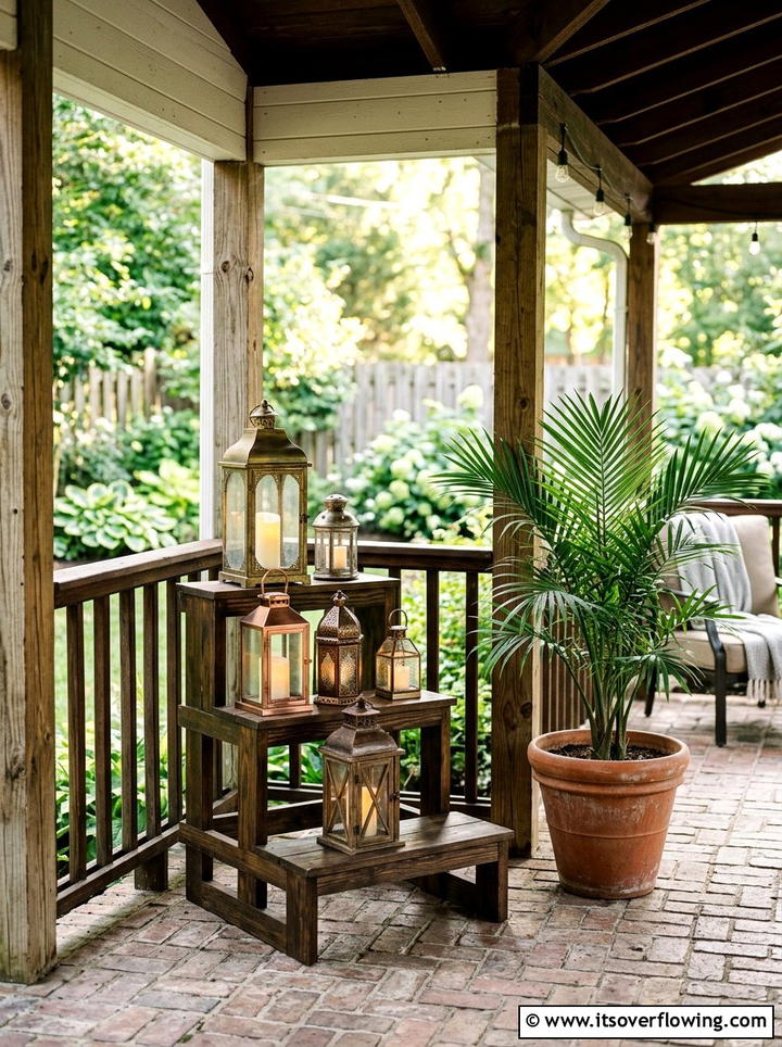 Corner Porch Lanterns - 25 front porch decor ideas with lantern clusters