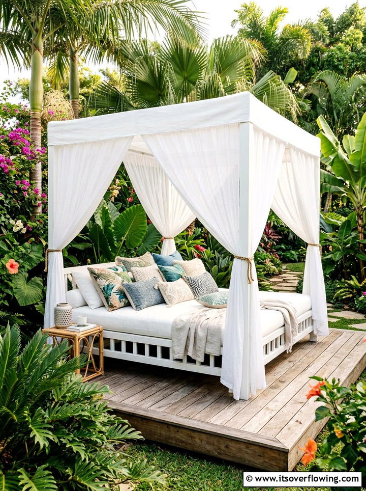 Covered Daybed For Garden - 25 garden ideas with seating