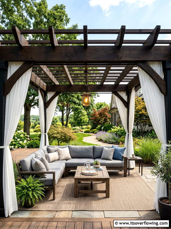 Covered Pergola Lounge - 25 garden ideas for peace and relaxation
