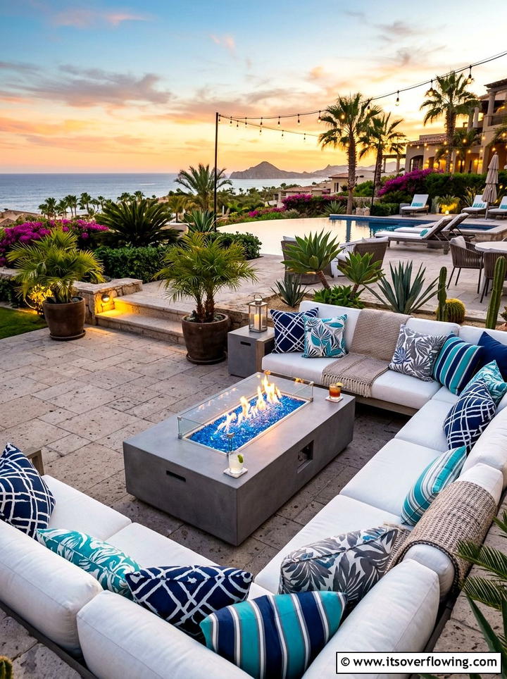 Covered patio with outdoor rug - 25 backyard decorating ideas with cozy lounge setup