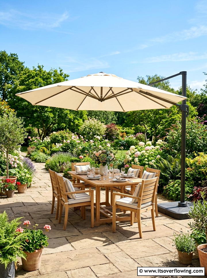 Cream Patio Umbrella - 25 garden decor ideas with neutral tones