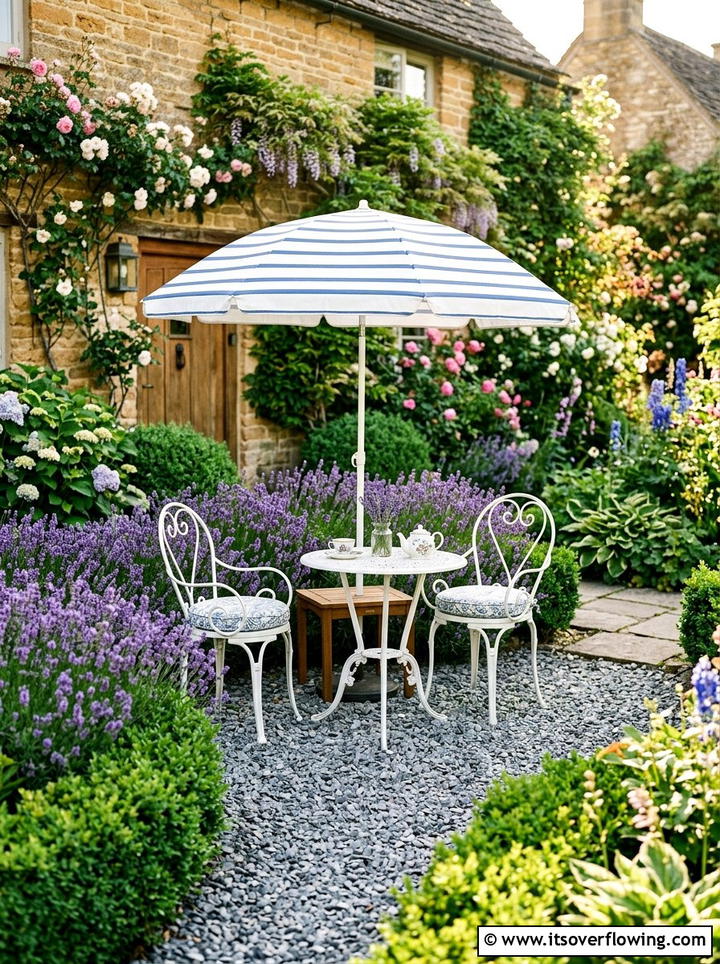 Crushed Stone Seating Area - 25 small garden ideas with cottage style
