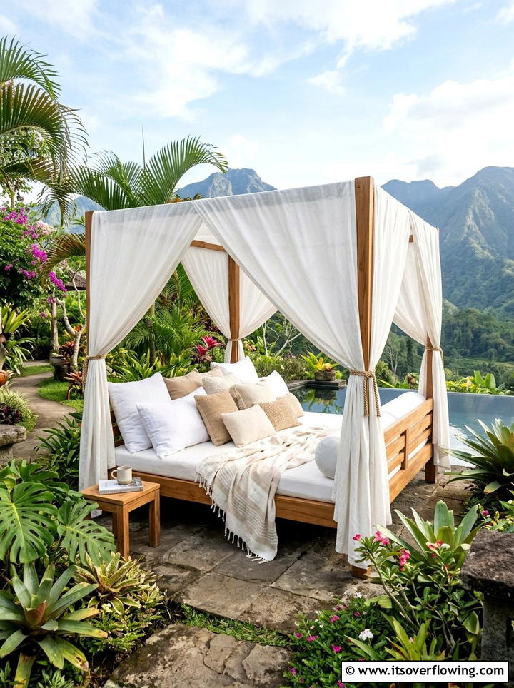 Daybed Outdoor Comfort - 25 garden decor ideas with throw pillows