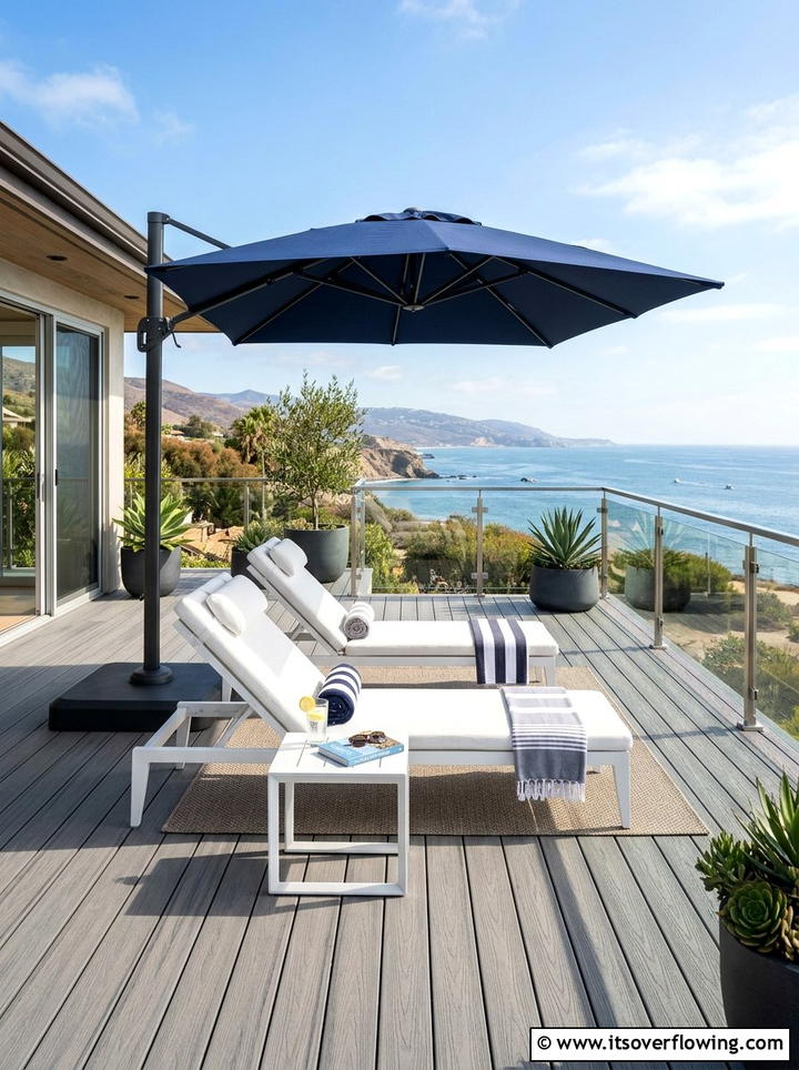 Deck Lounging Area - 25 backyard decorating ideas with patio decor