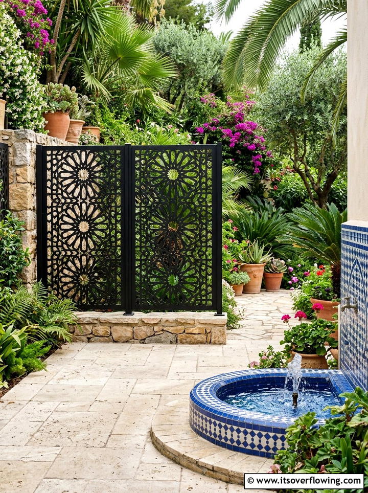 Decorative fretwork panels - 25 backyard ideas with privacy screens
