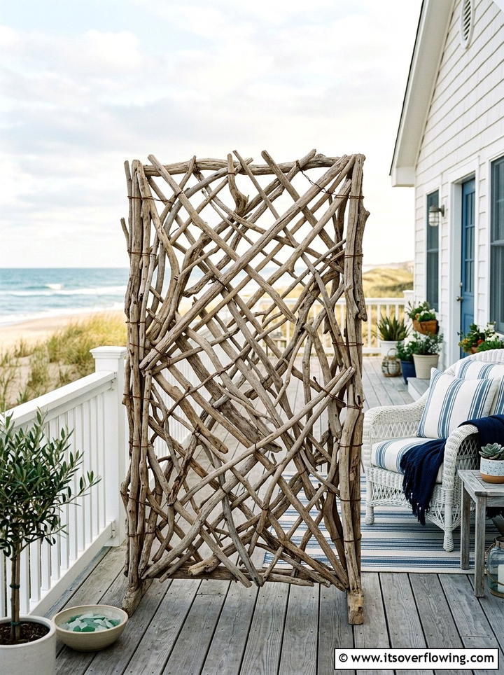 Driftwood Screen - 25 reusing old things ideas for privacy screens