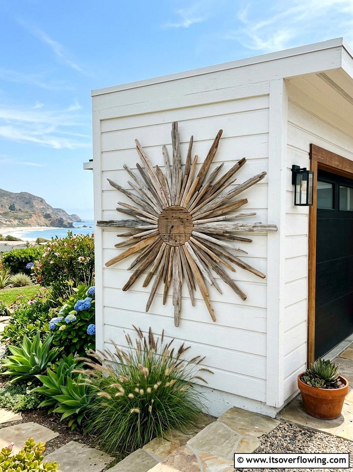 Driftwood sunburst wall decor - 25 recycled garden ideas with recycled wood art