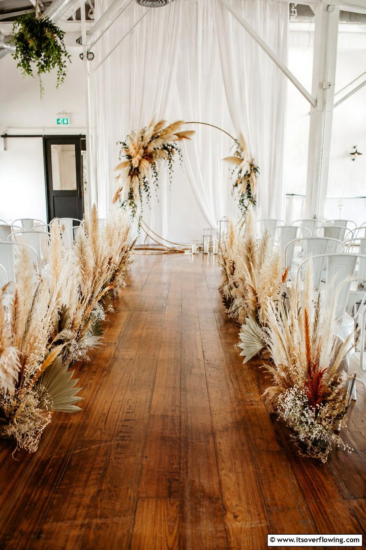 Elegant Pampas Aisle Arrangements - 30 Pampas Grass Wedding Decor Ideas for Boho Chic Vibes