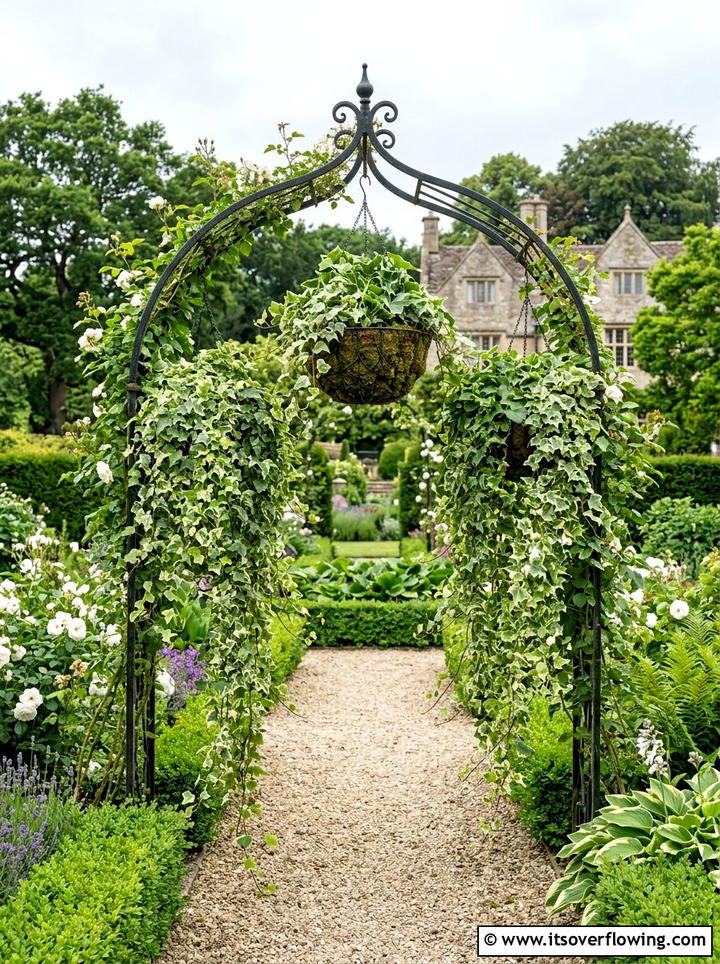 English Ivy For Year Round Green - 25 garden decor ideas with hanging baskets