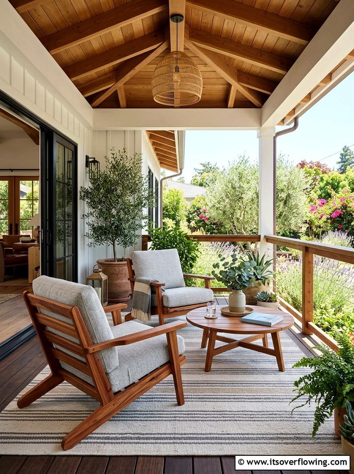 Eucalyptus wood chair - 25 front porch decor ideas with natural wood