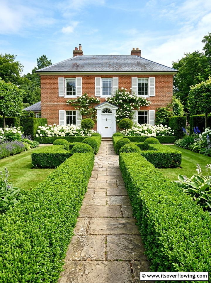 Evergreen Boxwood Hedge - 25 garden ideas with evergreens