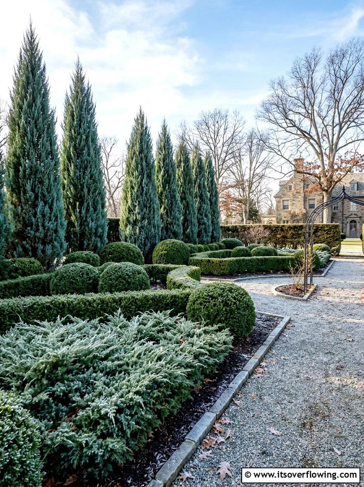 Evergreen shrub layering - 25 garden design ideas with layering