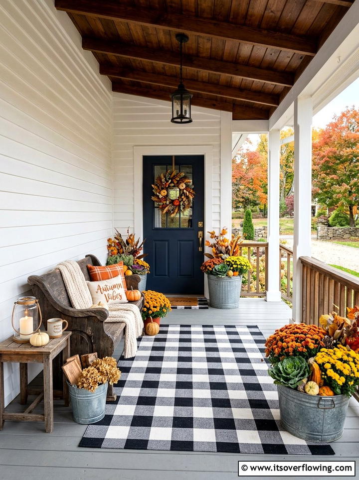 Farmhouse Porch Setup - 25 backyard decorating ideas with outdoor rugs