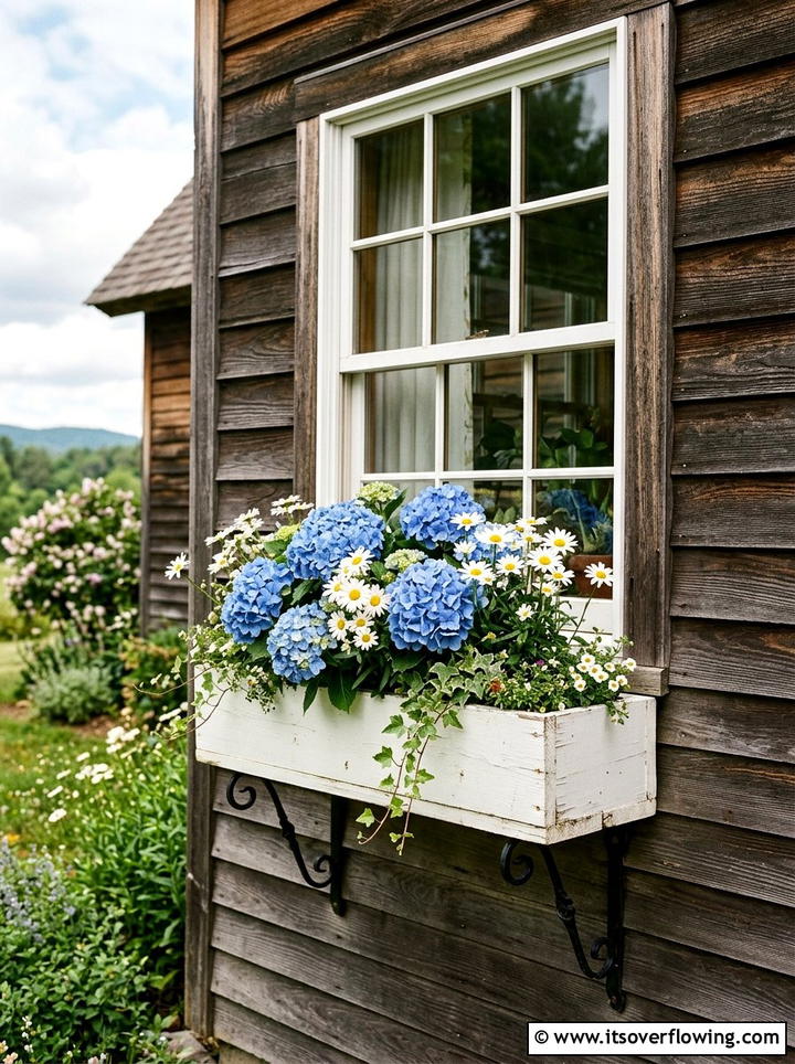 Farmhouse Window Box - 25 garden ideas with window boxes