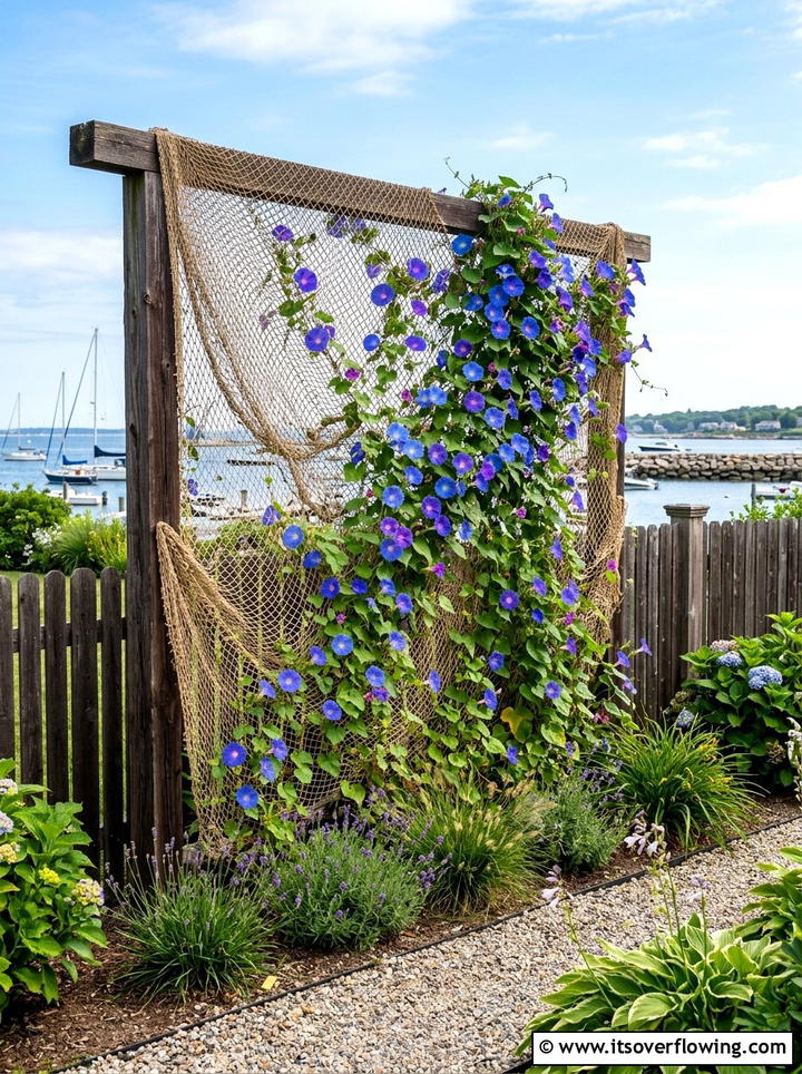 Fishing Net Trellis Display - 25 upcycled garden ideas with coastal style