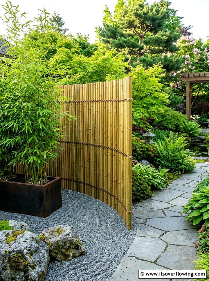 Flexible bamboo screen - 25 garden ideas for windy areas