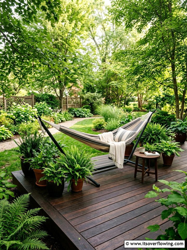 Floating Deck - 25 backyard decorating ideas with modern accents