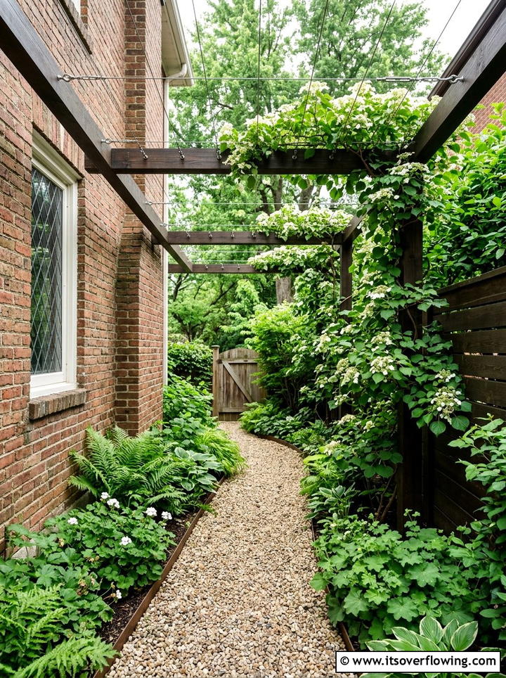 Floating Trellis For Narrow Side Yard - 25 small garden ideas with trellis