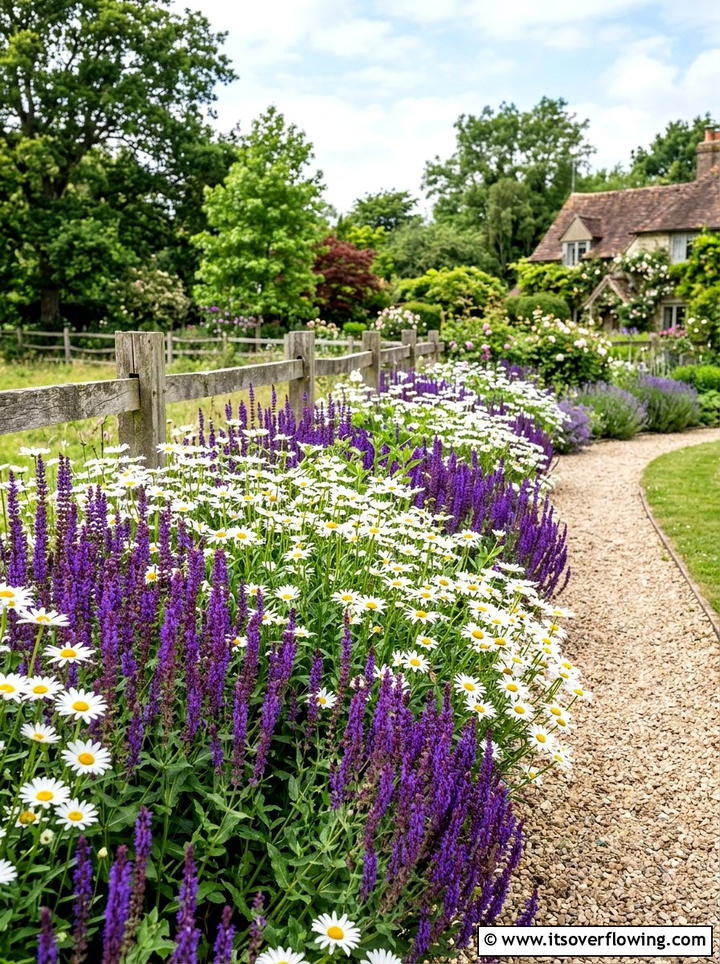 Flower Border - 25 small garden ideas with no lawn