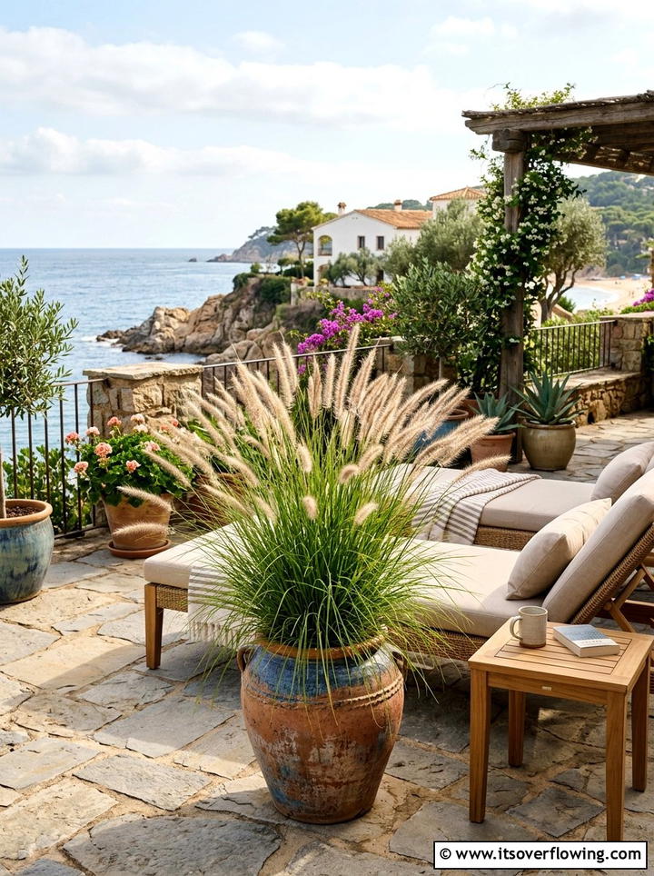 Fountain grass patio planter - 25 backyard ideas with ornamental grasses