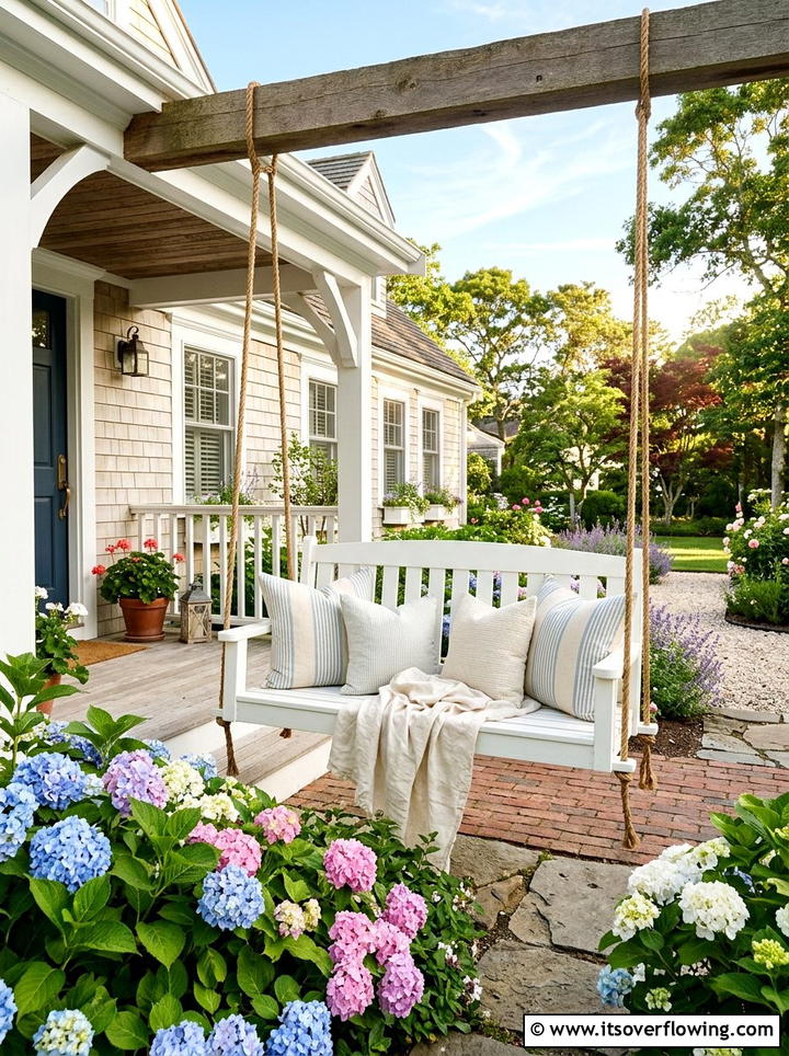 Front Porch Swing - 25 backyard decorating ideas with pillows