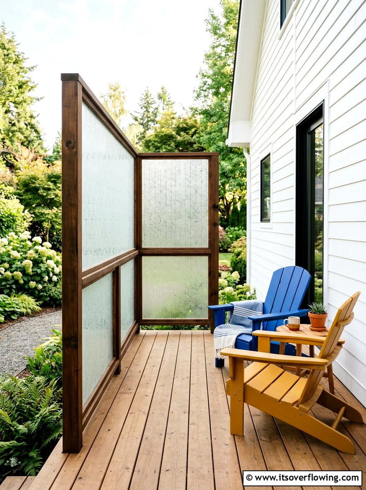 Frosted Plexiglass - 25 front porch ideas with privacy screens