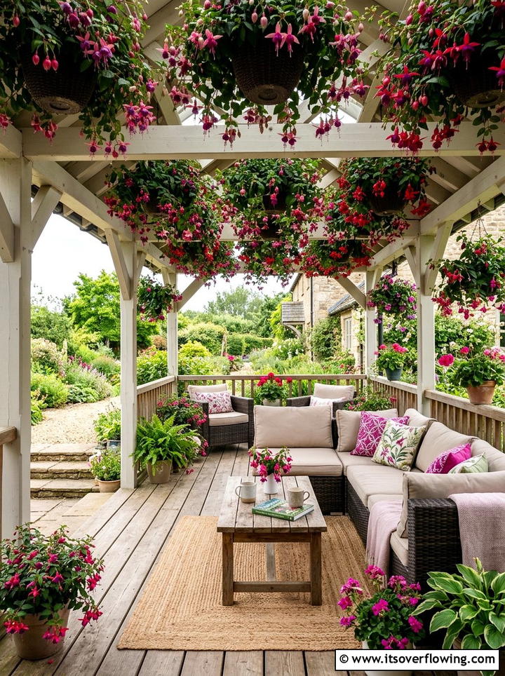 Fuchsia shaded porch - 25 creative garden ideas with hummingbird plants